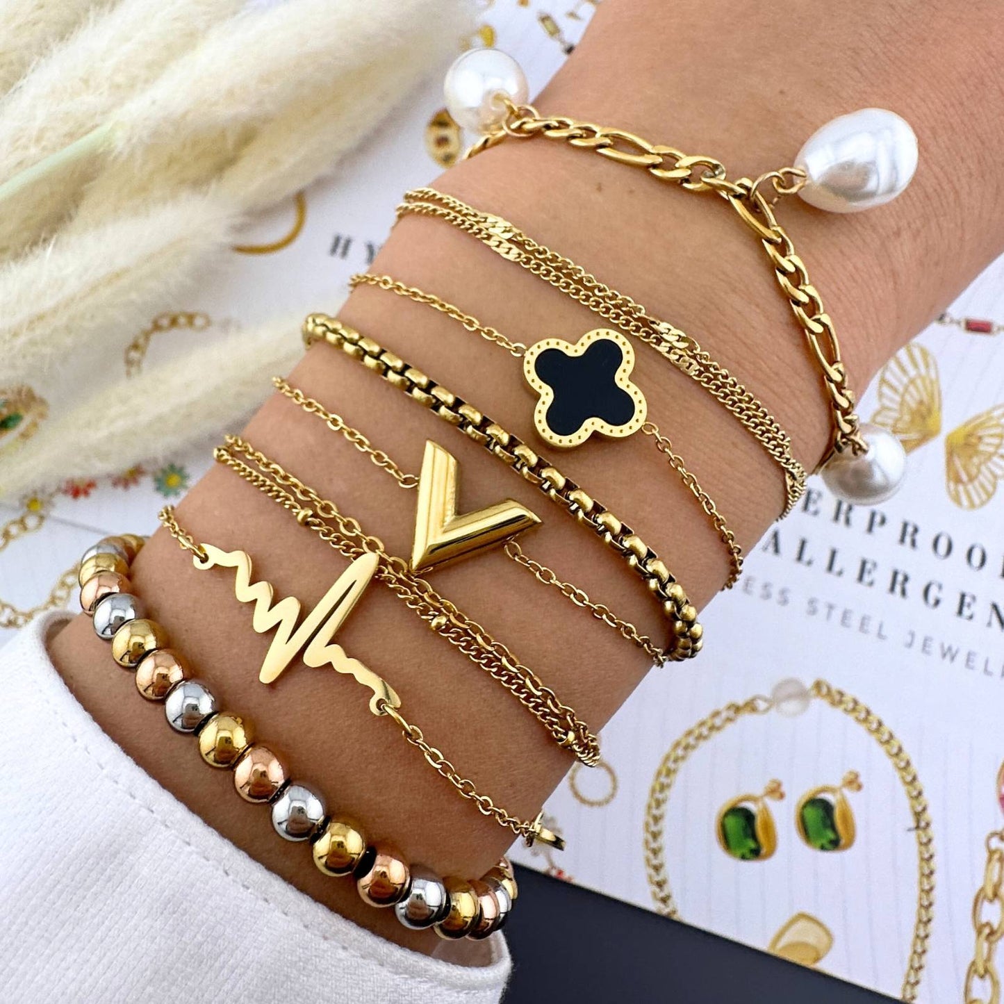 18K gold plated Stainless steel Letter V bracelet, Intensity(no.92)
